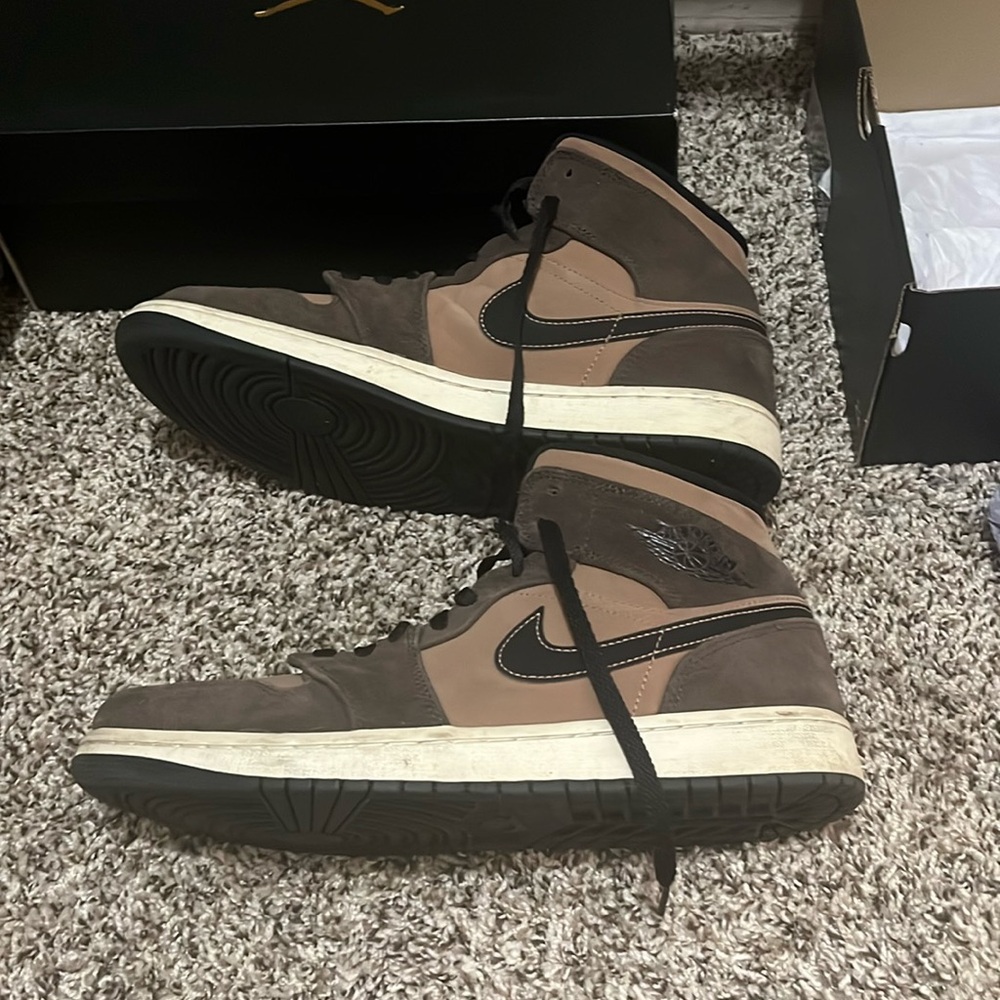 Nike Air Jordan 1 Mid SE "Dark Chocolate" Size 10.5